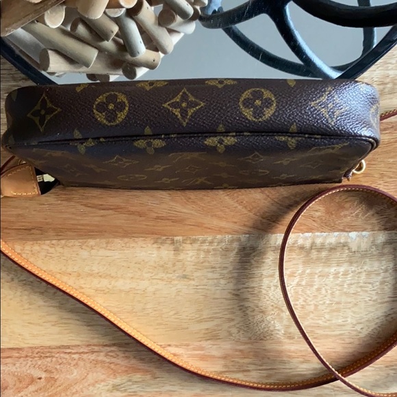 Louis Vuitton Monogram Pochette and Accessories - Picture 8 of 16